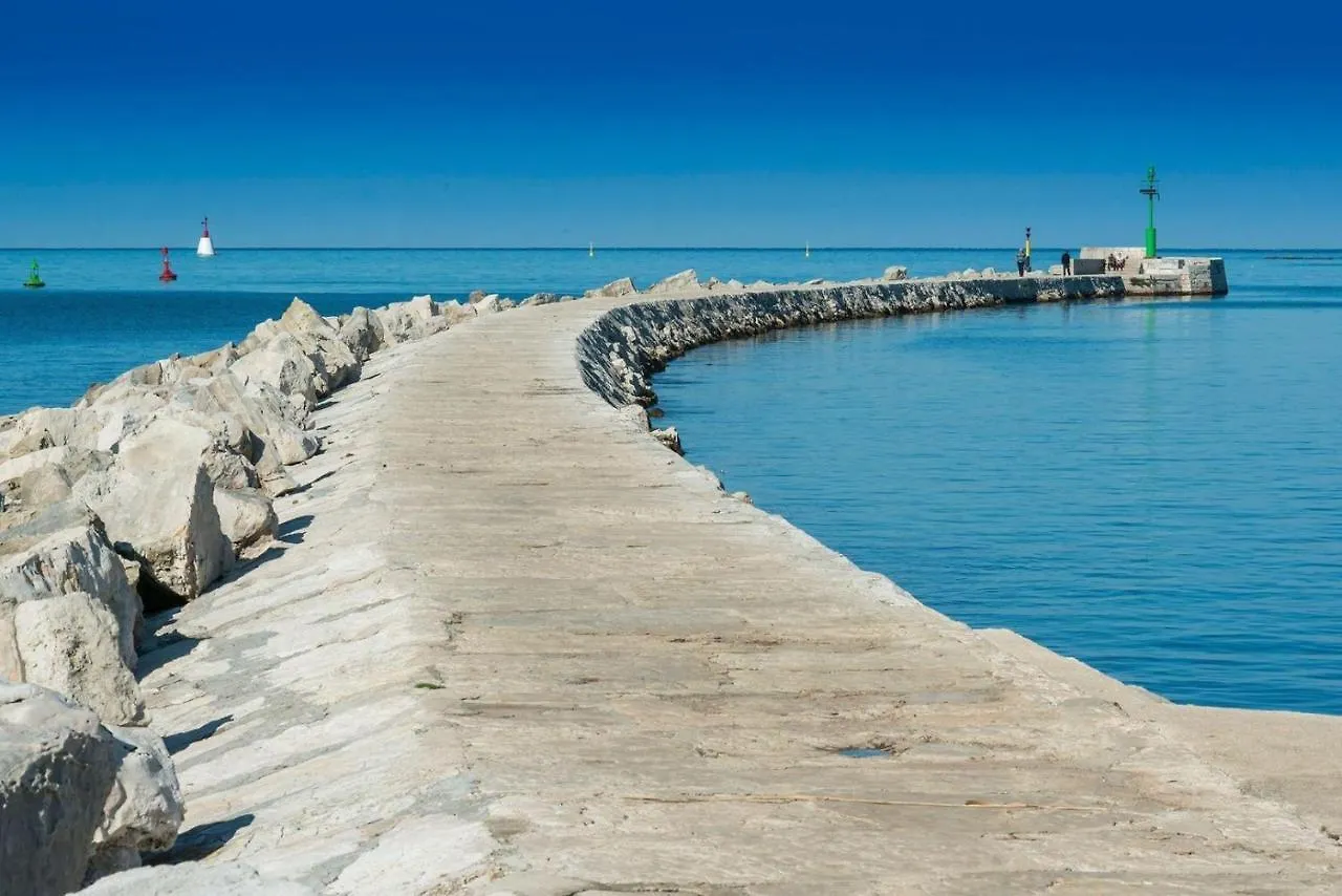Garden Palace Pool Deluxe Apartment Umag