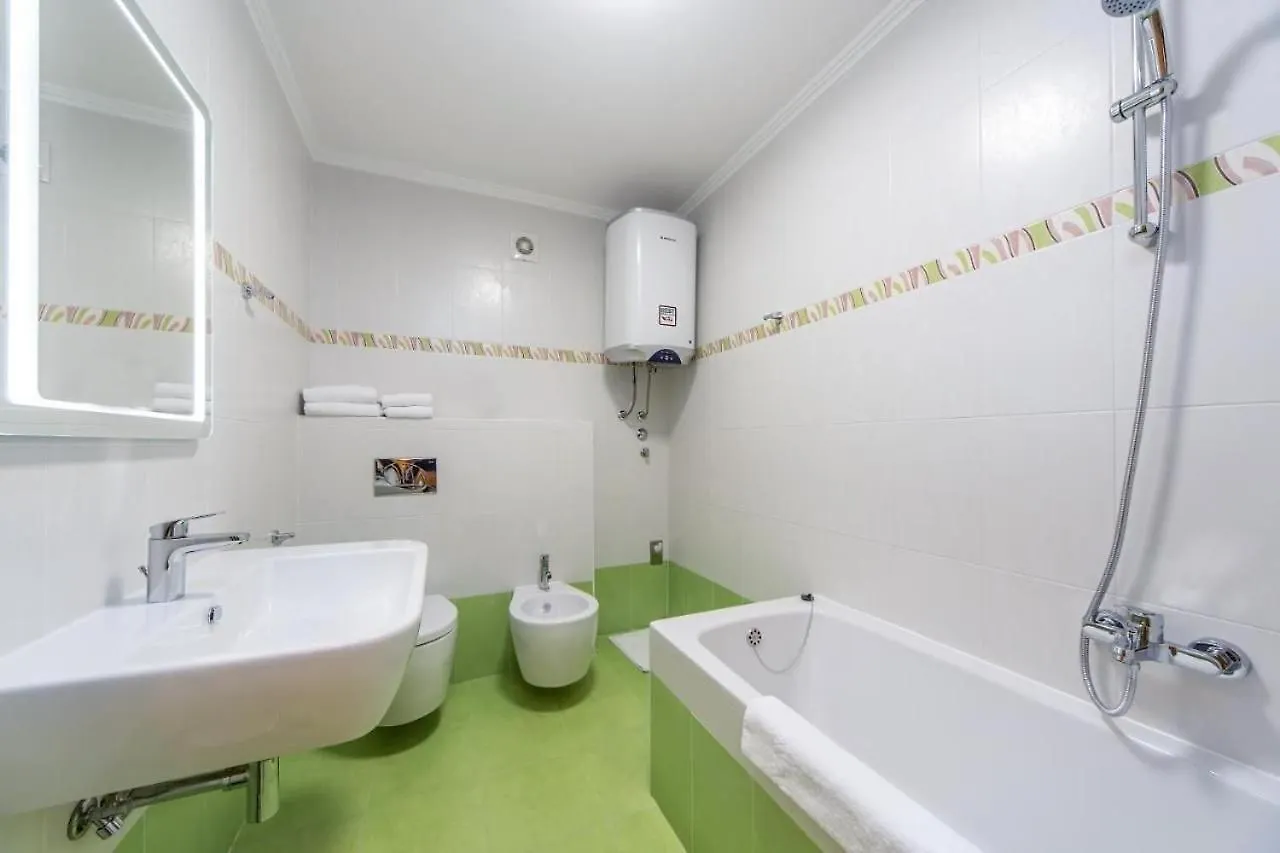 Garden Palace Pool Deluxe Apartment Umag